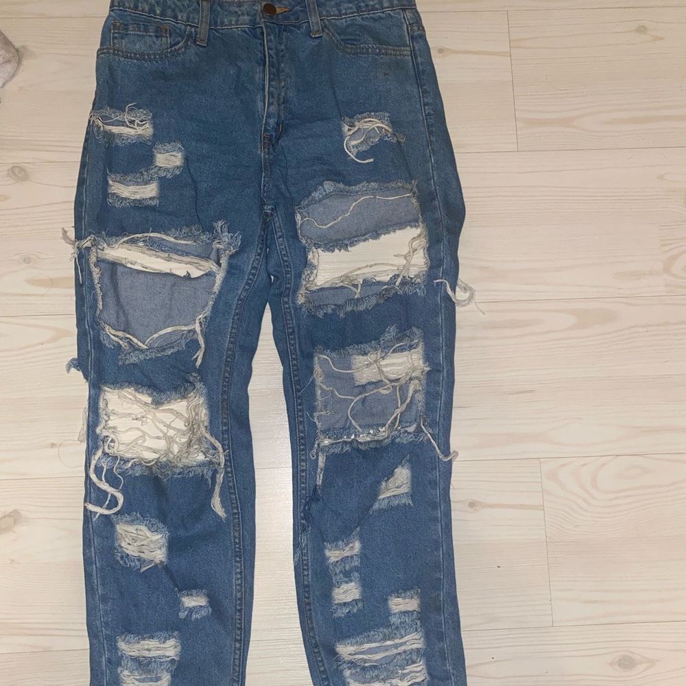 Fashion nova ripped jeans